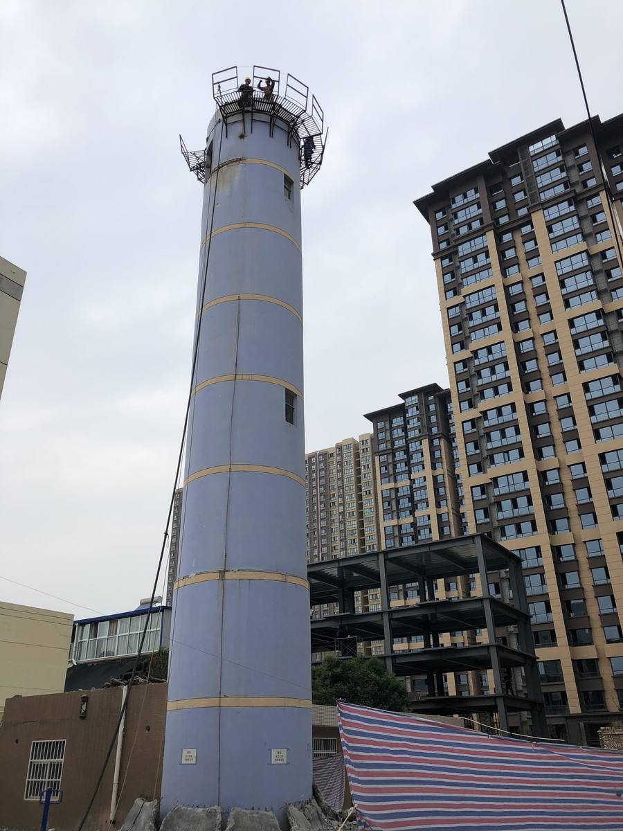 鶴崗煙囪拆除為什么要請專業(yè)的拆除公司？