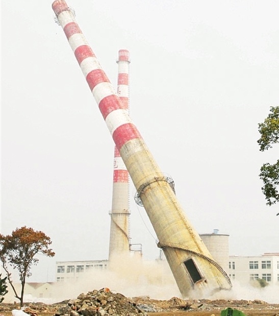 東興煙囪定向拆除爆破技術(shù)