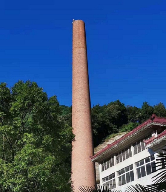 鶴崗煙囪拆除公司做好安全規(guī)范 確保安全拆除