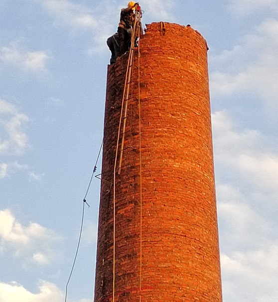 和田煙囪拆除:專業(yè)團(tuán)隊(duì),技術(shù)領(lǐng)先,守護(hù)安全與環(huán)保